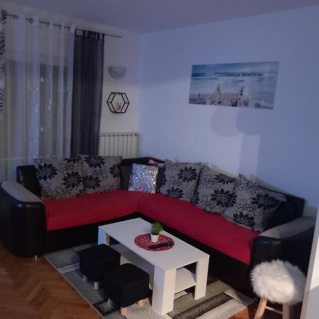 Appartamento Apartman Petra Palit Esterno foto