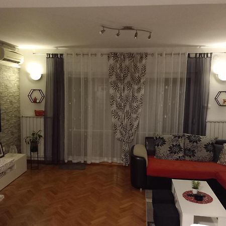 Appartamento Apartman Petra Palit Esterno foto