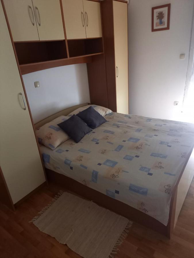 Appartamento Apartman Petra Palit Esterno foto