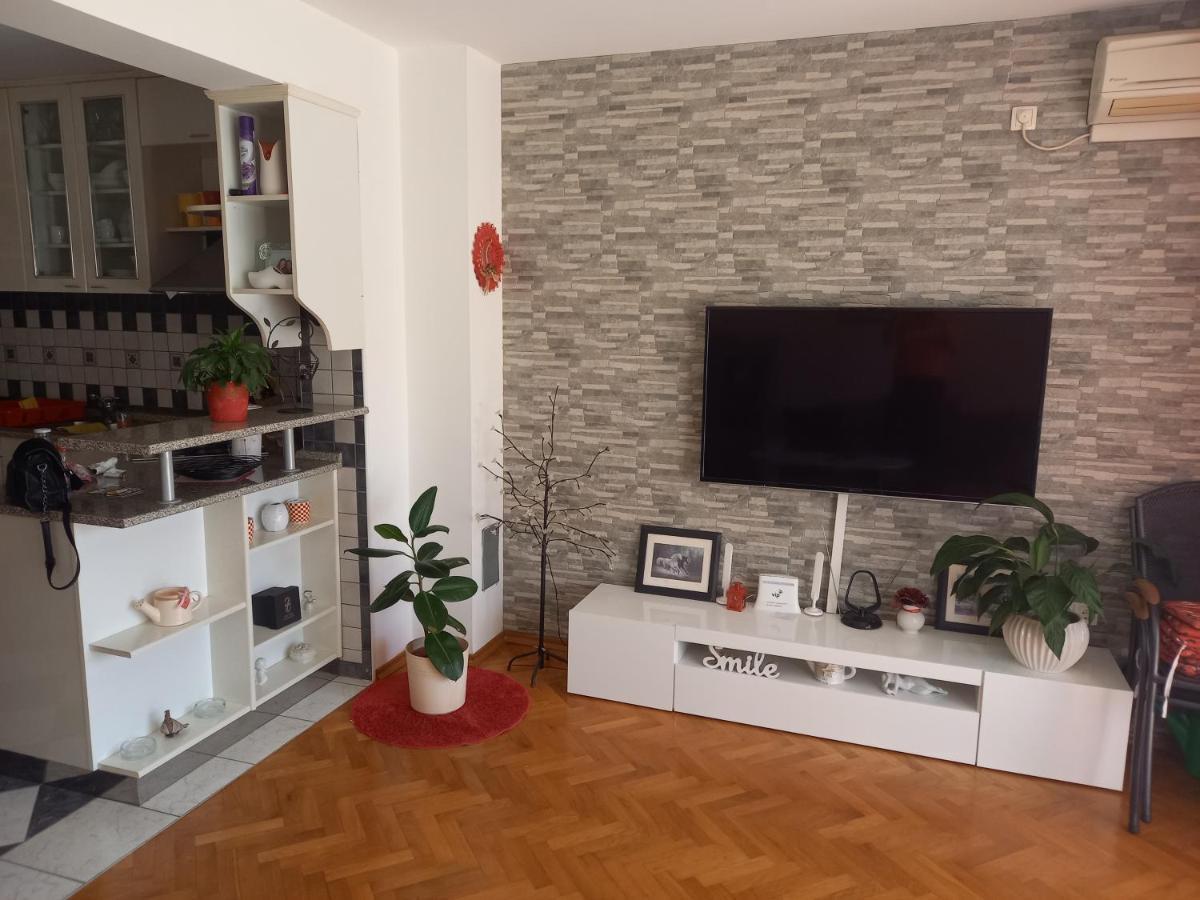 Appartamento Apartman Petra Palit Esterno foto