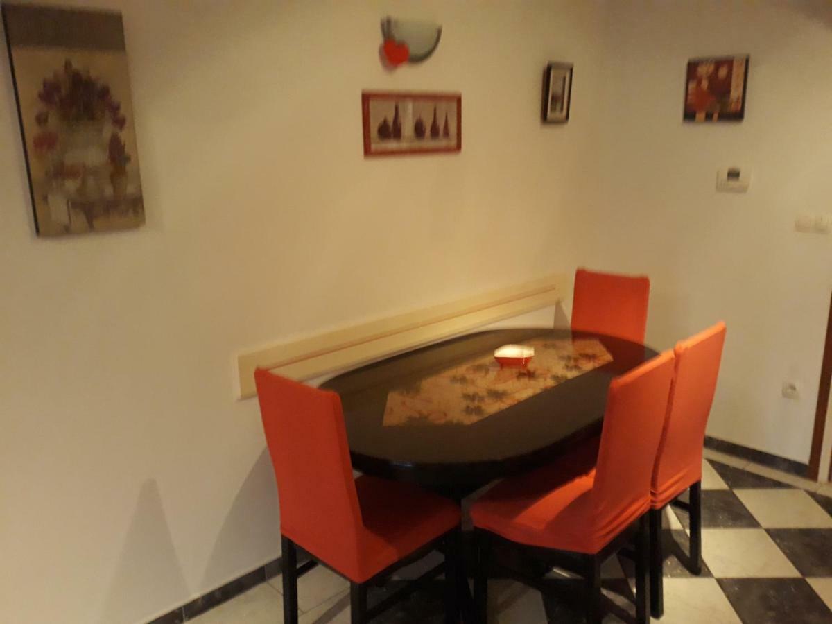 Appartamento Apartman Petra Palit Esterno foto